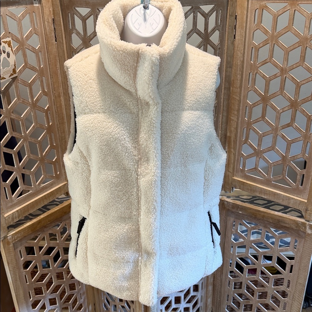 T by Talbots Quilted Sherpa Cream & Black Puffer Vest size Large - Picture 4 of 11
